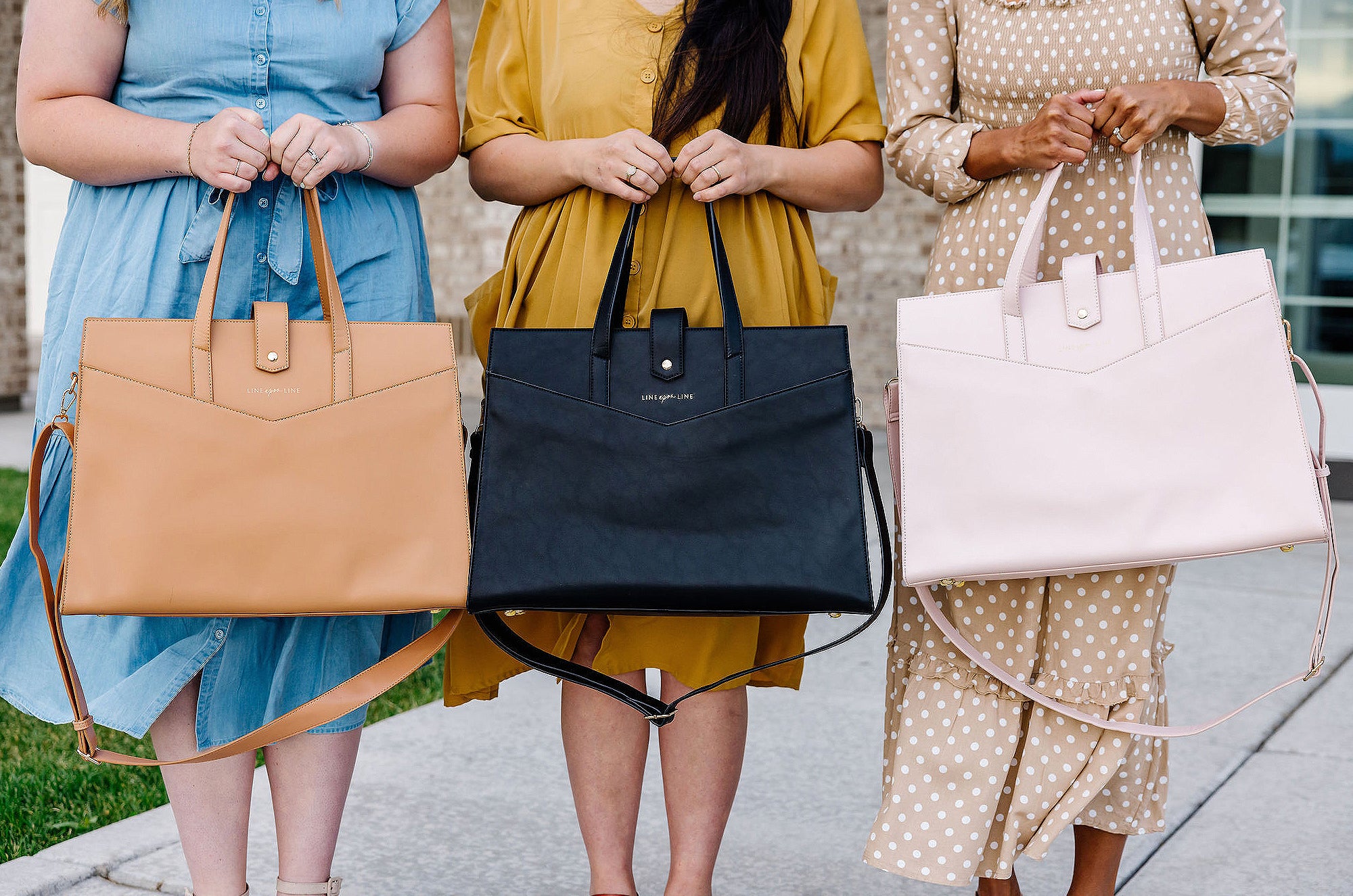 How To Style A Neutral Handbag: 5 Easy But Stylish Outfit Ideas – Zatchels